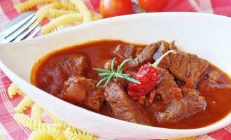 Гуляш из мяса