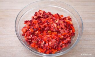 Нарезанные овощи для винегрета