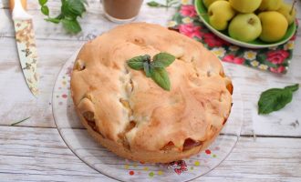 Шарлотка с яблоками