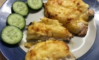 Куриная отбивная с ананасом и сыром