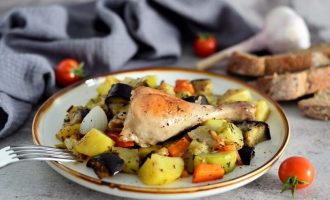 Куриные ножки с овощами в духовке