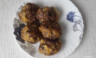 Шарики из мяса и сыра