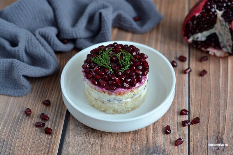 Салат с гранатом и курицей