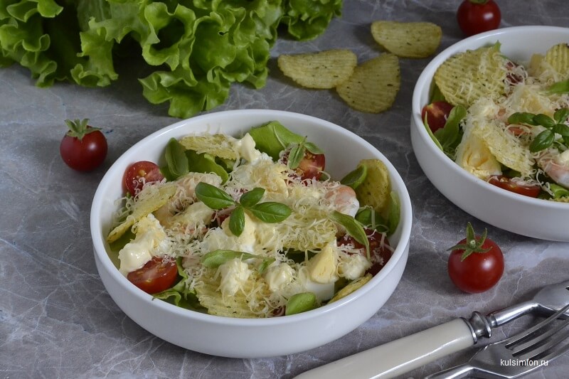 Цезарь с креветками и чипсами