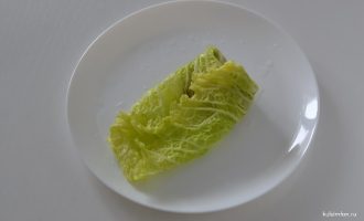 Фарш в листе капусты
