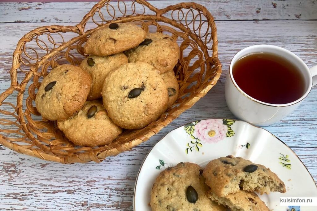 Овсяное печенье с изюмом и семечками