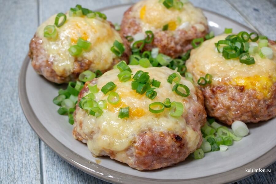 Мясные ватрушки из фарша с яйцом и сыром