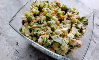 Салат с тунцом и свежим огурцом
