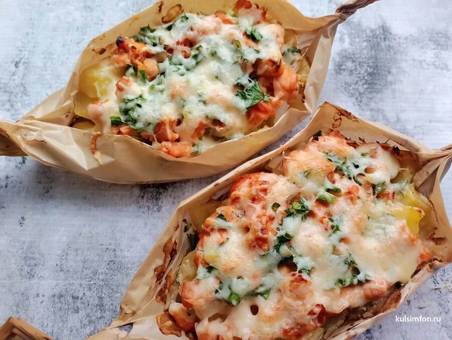 Лодочки с картофелем и куриным филе, запеченные в пергаменте