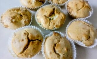 Готовые ленивые пирожки с мясом, испеченные в духовке