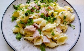 Макароны с ветчиной и сыром в сливочной заливке
