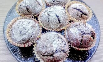 отовые шоколадные маффины, охлажденные и готовые к подаче