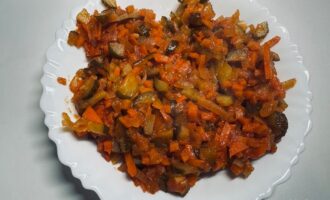 Зажарка из лука, моркови и томатной пасты