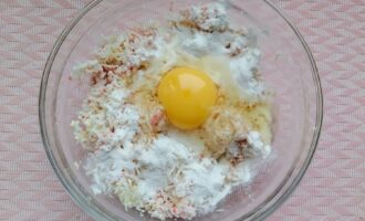 Смесь для котлет с крабовыми палочками, крахмалом и сырым яйцом