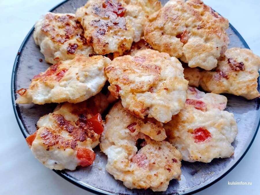 Куриные котлеты с сыром и помидором