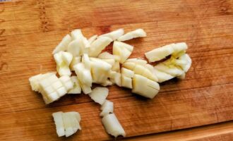 Измельченный чеснок для добавления к спагетти