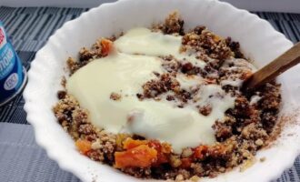 Сгущенное молоко, добавленное в смесь для кондитерской колбаски