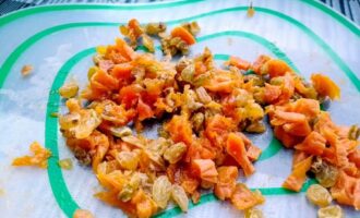 Нарезанная курага и изюм для кондитерской колбаски