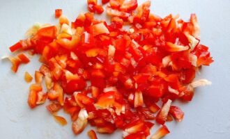 Нарезка болгарского перца мелкими брусочками