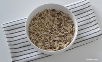 Измельченная отварная скумбрия без костей для салата