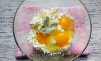 Творог с яйцами для теста на ленивый хачапури