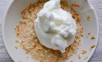 Взбитые белки, введенные в овсяное тесто