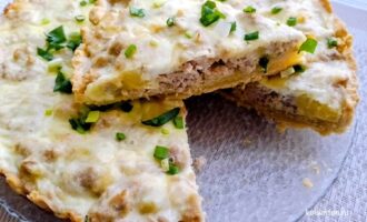 Пирог с фаршем и картофелем в духовке