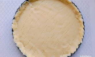 Основа пирога с наколотым дном