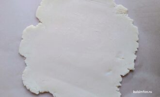 Раскатанное тесто для открытого пирога