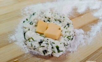 Сырная начинка внутри сырника