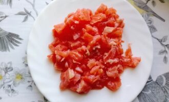 Нарезанное филе красной рыбы