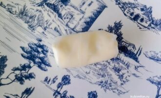 Сформированный пирожок из рисовой бумаги