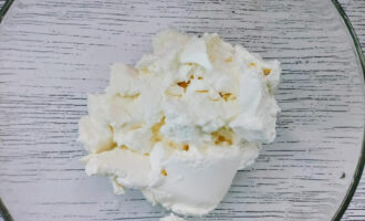 Мягкий творог и рикотта в миске