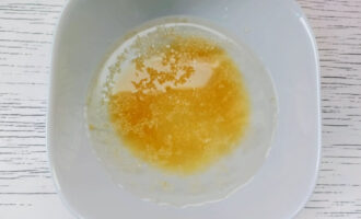 Желатин, замоченный в воде для десерта