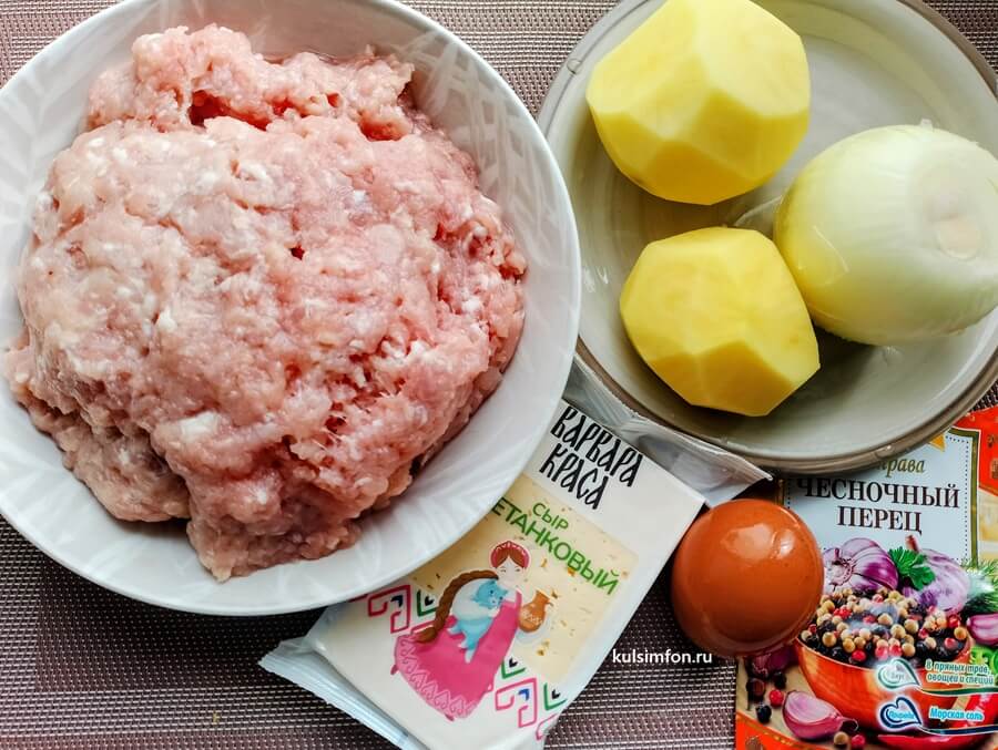 Ингредиенты для стожков из фарша с картофелем: фарш, картофель, лук, яйцо и сыр